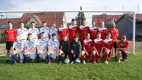 Stehend v.l.: Co-Trainer Niklas Lang, Marco Obermeier, Timm Wuromus, Bastian Wagner, Yannick Gmelch, Nico Forster, Tobias Gehr, Michael Wegerer, Leon Hiereth, Daniel Kalb und Betreuer Fabian Brandl; kniend v.l.: Paul Weihrich, Alexander Hedwitschak, Alexander Schmöe, Niklas Matschiner, Markus Wegerer, Lein Stock, Florian Peter, André Nowara, Jannick Lerzer und Trainer Harald Gmelch. Es fehlen Philipp Bäuml, Julian Hafner, Jakob Härtl, Daniel Henseler, Nico Löwen und Henrik Oslislo.