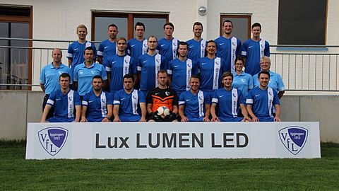 hintere Reihe von links:
Maximilian Klaus, Waldemar Peters, Valentin Sachsenmaier, Benedikt Baumann, Benedikt Sachsenmaier, Simeon Honold, Patrick Kössl
mittlere Reihe von links:
Andreas Waibel, Miodrag Isailovic, Niki Laber, Timo Laber, Fabian Schmid, Paul Buchmüller, Sarah Turzer, Jennifer Faude
vordere Reihe von links:
Marcel Tesar, Andrian Isailovic, Kevin Kukielka, Markus Klein, Andreas Herr, Michael Beirle, Christain Herr