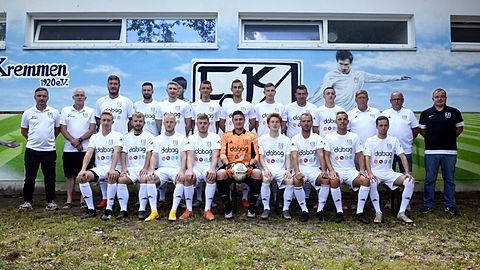 Hinten Links an: Sandy Lüdtke , Rocco Langas, Mark Lindemann, Lukas Kraeft, Mark Eichblatt, Felix Kirstein, Philipp Pfaff, Dominik Junker, Tim Wittenberg, Patrick Breyer, Eberhard Janotta, Carsten Borchert, Mathias Mrosewski

Vorne Links an: Max-Jannes Borchert, Ric Paulig, Oliver Baese, Marten Bach, Mike Koger, Marvin Prien

Niclas Köpke, Lucas Penther, Jerome König

Fehlen tut: Heinrich Bredow, Kevin Hergt, Christoph Turkoska, Marc Kaiser