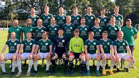 obere Reihe v.l.: Moritz Hemann, Pascal Gerdes, Jost Nehrenhaus, Benedikt Evers, Mathes Rott, Colin Moormann, Simon Krümpelmannmittlere Reihe v.l.: René Wolting(Trainer), Jan Krümpelmann(Betreuer), David Moormann(Co-Spielertrainer), Marcus Keck, Patrick Middendorf, Lukas Roßkamp, Timon Bertke, Ole Bodemann, Lukas Ebler(Betreuer)untere Reihe v.l.:Fabian Spree, Jannes Sabelhaus, Christof Wolke, Felix Lindwehr, Max Holling, Martin Lass, Mathis Puchbauer, Kevin Hagen