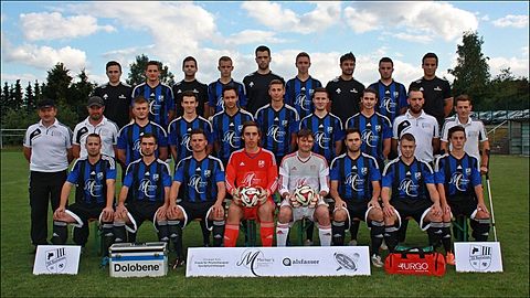 Hintere Reihe v. l.: Kevin Niesen, Alexander Agapow, Maik Schneider, Steven Grinda, Tobias Finkler, Philipp Morsch, Marc Klee, Idris Lataev, Yannick Schmidt
Mittlere Reihe v. l.: Klaus Bach (Betreuer), Michael Zägel (Trainer), Christian Düsterheft, Maximilian Diehl, Hendrik Neis, Felix Bernhardt, Bartosz Pytlik, Dennis Klee, Marcel Hoffmann (Betreuer), Manuel Schu
Vordere Reihe v. l.: Kevin Fuchs, Ruslan Lataev, Frank Philippi (Co-Trainer), Niklas Werner, Alexander Herz, Fabian Arend, Mathias Müller, Julian Pilger
Es fehlen: Kevin Dalheimer, Silas Krämer, Sebastian Simon, Marius Jung