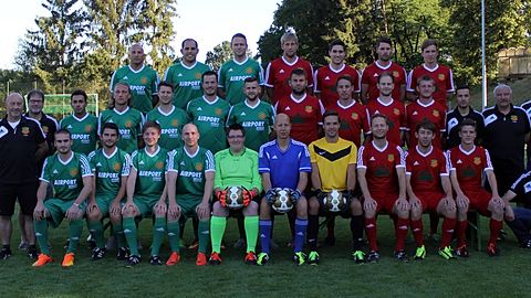 orne v.l.
Cem Ide, Michael Heid, Dennis Zimmermann, Steffen Ritzal, Johannes
Wetterich, Daniel Weiser, Thomas Dammert, Christopher Münch, Lars
Schäfer, Michael Ernst, Simon Adam (SpA)

mitte v.l.
Werner Wetterich (1. Vorsitzender), Heiko Humburger (SpA-Vors.), Erich
Martin (SpA), Berthold Haag (Kassier) Kenan Karadeniz, Andreas Schwind,
Florian Westenhöfer, Steffen Hähnlein, Matthias Banholzer, Frank
Schoder, Simon Herrmann, Julian Kaiser, Florian Großmann, Aytac Dogan
(Trainer), Edgar Brauch (1. Vorsitzender), Simon Neureuther (SpA), Sven
Schäfer (SpA)

hinten v.l.
Boris Stumpf, Fabian Neureuther, Sören Mohr, Daniel Kritter, Felix
Jakob, Christian Finn, Hendrik Irmer
