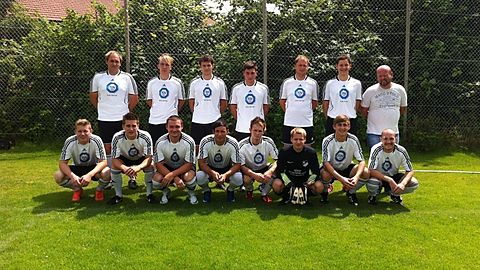 h.v.l. Woyke Daniel, Moosbauer Josef, Wirkert Stefan, Gandiljan Weedig, Degenhart Reinhold, Wirkert Johannes, Klein Hannes

v.v.l. Freund Manuel, Putz Manuel, Weishäupel Martin, Graf Daniel, Hilgart Erwin, Graf Christopher, Tauscheck Max, Ernst Michael

 

Es fehlen: Neumeier Manuel, Geier Robert, Gandiljan Wladimir, Höfl Tobias, Greiner Bernd, Hofbauer Hannes, Wilhelm Stefan