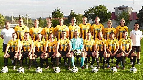 Hi.Li. Trainer Uwe Munz, Benjamin Sigle, Nico Haberer, Marius Jäger, Peter Kleinert, Christopher Hahn, Vincent Staudenmayer, Tobias Koch, Yannick Schaaf, Phillip Ritter, Co-Trainer Sven Grunwald. Vo. Li. Pascal Neubeck, Kevin Kollross, Tim Baumgart, Lucas Stowasser, Alen Bardic, Phillip Müller, Jörg Badtke, Yannick Schiefer, Ali Tirasli, Felix Schiefer Es fehlt: Luca Gröninger, Michael Köhmstädt, Marc Schaubele, David Staudenmayer, Lukas Pobitzer, Benjamin Staib