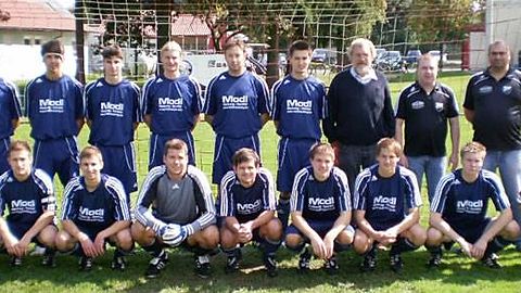 2. Mannschaft in der Saison 2010/11

Stehend: Richard Stich, Marco Brumec, Andreas Paulus, Matthias Hofbauer, Franz Dunka, Johannes Armer, Johannes Brummer, Bernhard Kessler (Trainer), Stefan Mohaupt (2. Spartenleiter)

Kniend: Thomas Brummer, Matthias Blödt, Andreas Zeus, Bernhard Lorenz, Martin Bodensteiner, Kevin Lösch, Nicolas Schmid, Michael Hösl, Bastian Lobinger