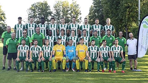 Hinten links: Baran Ates, Michael Rüttinger, Suwaibu Sanyang, Philipp Nuffer, Nico Hummel, Kevin Kaiser, Nico Riccio, Michael Schweizer, Matthias Werner
Mitte links: Sportlicher Leiter Joachim Dienelt, Abteilungsleiter Rolf Aldinger, stellv. AL Uwe Haspel, Torwarttrainer Volker Widmann, Kebba Sama, Kim-Lars Ehrler, Sven Dobler, Jan Horeth, Trainer Mario Sinko, Co-Trainer Markus Schweizer, Physiotherapeut Andreas Peters
Vorne links: Dennis Essert, Florian Bauer, Julius Löfflath, Felix Rühs, Tom Hohlfeld, Krenar Kryeziu, Dominik Signus, Danijel Djedovic, Daniel Seidler

Es fehlen: Manuel Horeth, Toni Panne, Sven Römer