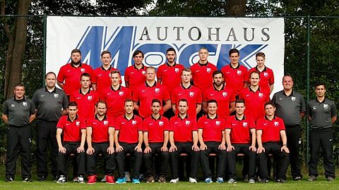 Oben v.l.n.r: Tim Osterloh, Marcel Winkler, Sebastian Ohde, Lukas Mutlu, Marius Hamann, Benedikt Neumann, Nils Giza
Mitte v.l.n.r: Jorge Jacinto, Lars Bitter, Niklas Bädjer, Marco Mennebäck, Tim Linke, Kai Linke, Sebastian Schroth, Waldemar But, Denis Lubrich, Selim Karaca
Unten v.l.n.r: Andre Barysch, Stephan Klar, Basitan Ernst, Yonas Yilidz, Stefan Pylypiak, Marc Metzner, Patrick Klenke, Stefan Weber