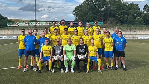 Hinten von links: Fabian Ludwig, Dominik Desch, Sascha Riewe, Dennis Moldenhauer, Orkan Bicakkiran, Matteo Reuling
Mitte von links: Max Rohde, Jörg Planer, Felix Fecke, Nils Gerstner, Finn Abel, Sebastian Palma Verdun, Finn Beimborn, Luca Auriga, Hendrik Hellhund, Leon Sluka, Luis Buske, Fabian Wojtowicz, Lars Zontek, Patrick Diehl
Vorne von links: Marlin Reinl, Roman Hellhund, Marcel Lehmann, Paul Haimerl, Michael Donges
Es fehlen: Erik Diehl, Lukas Busch, Pascal Hommel