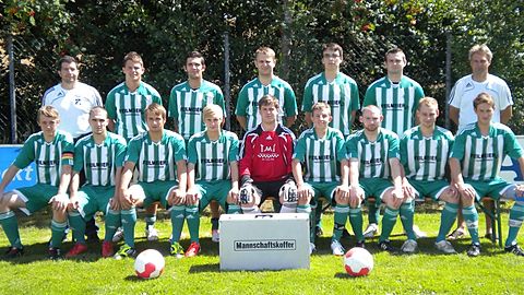hintere Reihe v.l.: 1. Vorstand Josef Altmann, Spielertrainer Matthias Frauenholz, Spielertrainer Markus Marton, Musa Ismaliji, Roland Sommer, Manuel Höppler, 2. Vorstand Robert Stümpfl

vorne v.l.: Viize-Captain Stefan Winkl, Martin Breit, Mike Saller, Dominik Schneider, Daniel Voggenreiter, Christian Auer, Tobias Bablitzka, Andreas Gitter, Sandro Damböck

Es fehlen: Captain Alexander Arbinger, Abteilungsleiter Max Gsimbsl, Betreuer Wilfried Höcker