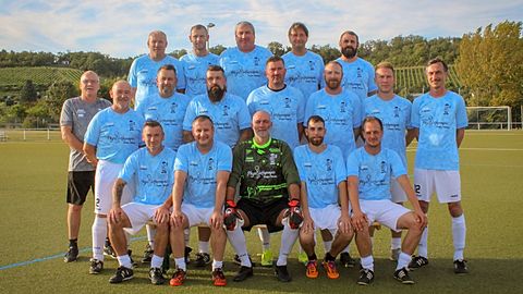 hvl: Ronny Schmidt, Jens Diener, Christian Knauth, Daniel Keller, Chris Linge, mvl: Markus Hoppe, Andreas Albrecht, Thomas Heine, Stefan Förster, Martin Molnar, Sven Roge, Ralf Nebe, Ricardo Alf, vvl: Chris Lewinski, Henry Wolter, Tino Jaenisch, Benjamin Kampe, Ronny Hagge