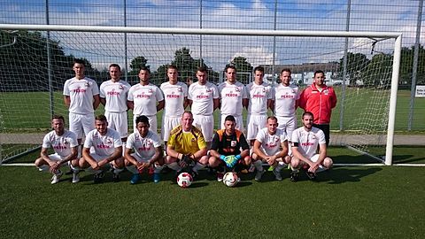 von hinten links: Giovanni Silano, Roman Hecht, Romano Schulz, Nico Schwarz, David Reitz, Christian Reinartz, Matthias Frankreiter, Florian Schumacher, Kai Herz
vorne links: Benny Weiler, Pascal Fohr, Luis Cordel, Christian Premm, Jens Dansauer, Michel Günther, Heiko Schneider