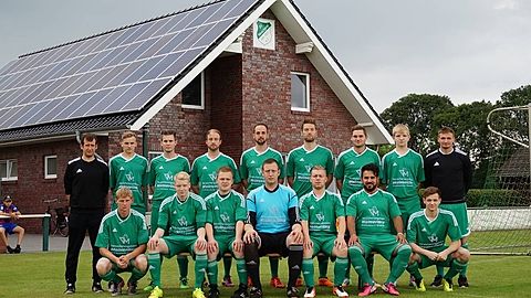 hintere Reihe links: Co-Trainer Andre Künnen,Shkelzen Hadzovic,Jens Hammer,Jens Hagen,Christoph Osterwik,Stefan Timmen,Andy Meemken,Simon Bock,Spieler-Trainer Olaf Bock

vordere Reihe links:Michael Meyer,Marcel Siemer,Michael Theilmann,Niklas Olliges,Andre Theilmann,Gihad Yousif,Vladislav Bock