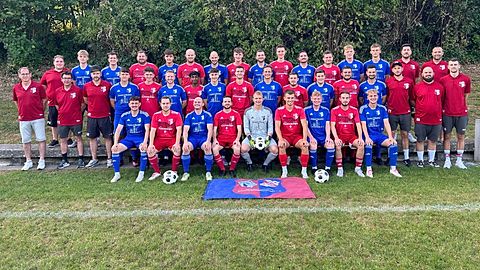 Obere Reihe von Links: Patrick Blust (Vorstand), Noah Adler, David Böcherer, Simon Leimenstoll, Luke Bühler, Julian Hauber, Jochen Zimmermann, Fabio Reinbold, Jonas Schneider, Niklas Schneider, Roman Reinbold, Robin Reinbold (Spielertrainer), Nico Gerber, Marlo Reinbold, Patrik Meier (Trainer), Manuel Herr (Trainer)
Mittlere Reihe von Links: Bernd Kern (Vorstand), Frank Seiter (Betreuer), Alexander Reinbold (Spielausschuss), Finn Herr, Jonas Kern, Hendrik Paluda, Devanandan Ravindran, Lars Bühler, Noah Kern, Marcel Holzer, Luis Hertenstein, Hannes Kölblin, Tobias Kury (Spielertrainer), Julian Meixner, Phillip Seeger (Torwarttrainer), Benny Ziser (Betreuer), Michael Mack (Vorstand)
Untere Reihe von Links: Linus Engler, Finn Mäder, Daniel Herkert, Leon Herr, Marco Herr (Spielertrainer), Jannik Albrecht, Maurice Bürkin, Luca Hertenstein, Marian Haas