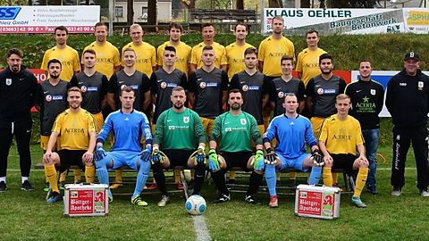 Hintere Reihe v.L.:	Janek Weiß, Frank Gerisch, Andre Hoyer, Thomas Liebold (C), Mirko Horn (C), Markus Stankowski, Lukas Lange, Julian Picker
Mittlere Reihe v.L.:	Roger Fritzsch (Trainer), Abdulrahman Sharki, Philipp Götz, Marco Saß, Amel Nukovic, Paul Conrad, Maximilian Voit, Oliver Schmidt, Jose Martin Villar Bogado, Marcus Limmer (Vorstand), Dirk Ludwig (Co-Trainer)
Vordere Reihe v.L.:	Martin Berger, Wilhelm Blöthner, Thomas Pasold, Alexander Hebenstreit, Dominik Aust, Hannes Kühnel