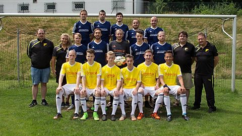 Hintere Reihe von Links: Trainer Högen Christopher, Andabaka Domagoj, Kyarov Murat, Veysi Fidan, Barack Fabian
Mitte: Betreuer Högen Florian, Betreuerin Budnik Tanja, Springer Michael, Senftleben Tobias, Bock Andreas, Bäumler Maximilian, Trainer Sperber Josef, TL Bergler Stefan, Co-Trainer Meinert Werner
Vorne: Schindler Konstantin, Lebegern Thomas, Schäffler Niels, Eckl Frank, Michl Ronald, Heinrich Justin
Es Fehlen: Latorre Senifer, Gilly Martin, Huber Sandro, Mix Denis, Noll Alexander