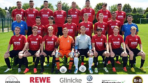 obere Reihe von links: Waldemar Konstan, Robert Omazic, Benjamin Kamusin, Niklas Toth, Shpetim Leposthica, Niklas Brandt, Marcel Eichholz, Kevin Kemal Eroglu
mittlere Reihe von links: Betreuer Oliver Kurz, Dennis Alsfeld, Roman Althans, Kamran Musaev, Miguel Schneppe, Kevin v. der Veen, Valdrin Osmani, Trainer Alfons Noja
untere Reihe von links: Pascal Gunkel, Dennis Marställer, Leon Stolfo, Roger Kempa, Christian Greifenberg, Kim Achmetli, Henri Schwarz, Marcel Przybylla
es fehlen: Tim Ogrodnik, Hendrik Körner, Heiko Schink, Mirco Millbrandt, Dogan Atik, Rene Pritsch und Tobias Benz