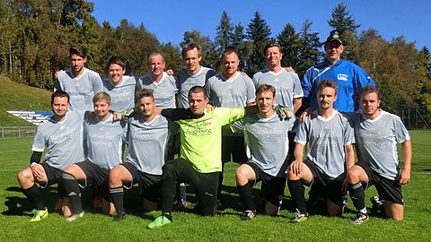 Hinten von links: Max Probst, Robert Kratzsch, Rüdiger Pecher, Alex Dietrich, Alex Detke, Martl Hungbaur, Betreuer Dieter Starks
Vorne von links: Nicolas Schönberger, Christoph Peger, Alex Bertl, Olaf Lauer, Christian Zapf, Andreas Helmut, Florian Morgenroth
Es fehlen: viele Spieler (siehe Kader und Spieler Statistiken)