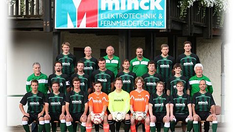 1. Mannschaft des TSV Marktoberdorf in der Bezirksliga Schwaben Süd Saison 2012/2013.

hintere Reihe         Robin Swoboda, Sebastian Satzger, Trainer Norbert Schmidbauer, Co-Trainer Nejmi Yazici,
stehend v. links:    Alexander Schmidbauer, Michael Keller

Mitte stehend        Technischer Leiter Hans Scholz, Kapitän Michael Strehle, Bernhard Eiband, Roman Linder,
v. links:                  Matthias Müller, Daniel Keller, Achim Eiband, 3. Abteilungsleiter Kurt Lang

sitzend v. links:      Norbert Bickel, Alexander Huber, Manfred Leonhart, Markus Waldvogel, Christoph Friegel,
                              Christoph Strehle, Christian Hauser, Moritz Hemkendreis, Martin Vogler
 

Es fehlt: Johannes Schmidbauer.