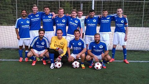 obere Reihe (v.l.n.r.): Spielertraíner Erguen Aydin; Isaak Schell; Daniel Ott; Marvin Körfer; Tim Martin; Yannick Farsch; Mohammad Kher Ismail; Lars Jablonski; Spielertrainer Sven Fischer.

untere Reihe (v.l.v.r.): Ekin Özcelik; Georgios Michailidis; Yakar Aydin; Seyithan Akcakale.