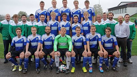 Hinten (von links nach rechts): Berghammer Markus, Sommersdorfer Johannes, Piwerka Daniel, Horwath Daniel, Thurmeier Michael
Mitte (von links nach rechts): Heubelhuber Bernhard (1. Vorstand), Eckbauer Christoph, Weichselgartner Michael (AL), Aigner Stefan, Leidmann Christoph, Gömmel Markus, Hinterholzner Dominik, Steinbinder Florian, Zellhuber Sebastian, Wiesmeier Konrad (Jugendleiter und Betreuer), Wiesmeier Karl (Betreuer), Dallinger Andreas (2. AL), Weinmayr Hans (Sponsor), Jany Peter (Trainer)
Vorne (von links nach rechts): Horner Fabio, Göblmaier Martin, Kainzelsperger Florian, Deiml Florian, Wiesmeier Christoph, Sallerspeck Stefan, Maier Christian
