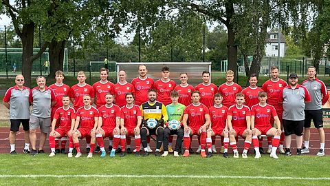 Obere Reihe von links: Bernd Schönfleder (Trainer), Tobias Robel (Sportlicher Leiter), Paul Rubel, Luis Garnatz, Paul Paasche, Nico Brauer, Leonard Steiner, Max Bachnick, Niklas Liebenthal, Justin Aerts, Kenneth Wessel, Marcel Wlotzka, Dennis Aerts, Sandro Schulz (Torwart-Trainer), Florian Gerber (Trainer)
Untere Reihe von links: Steven Leps, Tobias Münchberg, Lukas Lang, Hannes Krüger, Enrico Müller, Leroy Rudzki, Iven Eckardt, Niklas Gebhardt, Benedict Knorr, Pascal Bettge