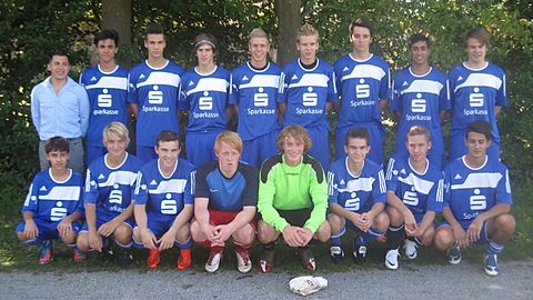 Stehend von links: Trainer Esat Akbas, Ince Deniz, Kurulgan Emekcan, Hofmann Tobias, Fuest Herbert, Färber Daniel, Heusinger Ivo, Kural Ufuk, Wiesmüller Sebastian.
Kniend von links: Götz Manuel, Eidenschink Stefan, Markiefka Markus, Laudenklos Thomas, Hauner Jonas, Warminski Przemyslaw, Santl Daniel, Coban Kaan