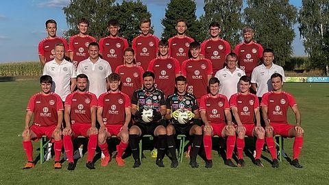 Obere Reihe v.l.: Malte Hessenthaler, Felix Schaffert, Sascha Mosik, Micha Jonas Weidner, Sascha Gräfenstein, Stefan Kupfer, Benedikt HofmannMittlere Reihe v.l.: Frederik Heynold (Abteilungsleiter), Mario Guttknecht (Spielertrainer), Lutz Megerle, Luca Korella, Jan Klenk, Daniel Kellermann (Teambetreuer), Christian Schneider (Trainer 1. Mannschaft)Untere Reihe v.l.: Jonathan Meyer-Sautter, Alexander Küßner, Cedrik Wollmetshäußer, Kevin Ternes, Lukas Schroff, Marian Spang, Marvin Keidel, Leon WagnerEs Fehlen: Adrian Grießmayer, Dennis Ebinger, Björn Fischer, Lutz Megerle, Nils Schickner, Benjamin Walch, Tilman Naundorf, Daniel & Luca Gronbach, Jan Stepper, Alexander Horst, Werner Kellermann, Lukas Kircher, Jannik Renz