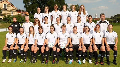 Das Team des SC Regensburg für die Bayernliga-Saison 2013/2014

Hintere Reihe von links: 
Rheinheimer Katharina, Wollitzer Simone, Haselbeck Julia, Mederer Melissa, Würsching Tanja, Bucher Kathrin

Mittlere Reihe von links:
Trainer Lehmeier Mario, TW-Trainer Gruber Reinhold, Süß Sabrina, Edlbauer Sarah, Keilholz Marina, Fellner Birgit, Fersch Michaela, Scheid Melanie, Abteilungsleiter Kalteis Alexander

Vordere Reihe von links:
Barth Andrea, Falter Lena, Schindler Lisa, Karl Isabell, Schmid Julia, Jelinek Tanja, Balda Daniela, Brandl Corinna, 
Daiß Julia, Schlosser Ina

Es fehlen:
Freitag Astrid, Höning Lisa, Maier Ramona, Meyer Anne-Louise, Rotter Andrea, Rudan Jelena, Senska Sigrun, Betreuerin Gruber Kristina, 
Teammanagerin Schaar Doreen