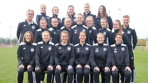 hintere Reihe von links: Emily Habeck, Angelina Stalnovs, Pauline Ahrens, Nele Bredenförder, Ann-Kathrin Vallo
mittlere Reihe von links: Trainer Dieter Dirkes, Johanna Oevermann, Yasmin Sporleder, Annika Dirkes, Annika Christoffer, Kathrin Vieth, Louisa Schröder, Sara Melcher, Trainer Henrik Meyer
vordere Reihe von links: Liv Bussmann, Pia Bredenförder, Lisa Meyer, Jana Schawe, Alexandra Westermeyer, Anina Ruppelt