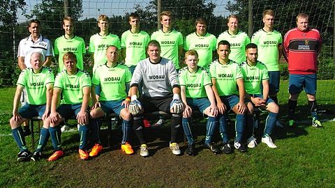 oben von links: TW Olli Magnussen, Fabian Kreß, Patrick Möller, Pascal Esters, Paul Kropp, Lars Rieck, Malte Ziebell, Felix Petersen, Trainer Marco Rieck
unten von links: Co.-Trainer/Spieler Michael Hirth, Kim Hansen, Torsten feddersen, TW Jan Krause, Felix Steudl, Mats Cibis, Jakob Abraham