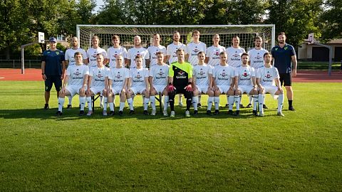 Hintere Reihe v.L.: Nico Teubert (Trainer), Martin Gagelmann, Dennis Hönniger, Noah Döller, Florian Rudat, Randy Gläßer, Jan Schoorens, Oliver Koch, Maximilian Hertel, Alexander Mikuta, Deni Hasaj, Philipp Dummer (Betreuer)

Vordere Reihe v.L.: Lukas Thiele, Christian Löwer, Moritz Trillhof, Jannik Erbs, Nils Herrmann, Patrick Naumann, Jean Harzer, Ben Teubert, Kai-Robin Spann, Lucas Thubauville

Es fehlen.: Stefan Henke (Mannschaftsleiter), Niklas Winter, Marian Domann, Omar Kahoul