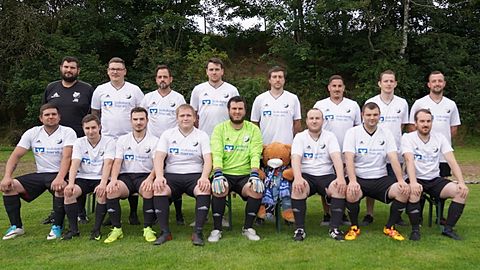 H.R.v.l.: Johannes Rommelfanger, David Biewer, Christian Uhlig, Marius Baro, Jeremy Midgett, David Kellersch, Florian Fischer, Matthias Fischer
V.R.v.l.: Kevin Dötsch, Niklas Annen, Sebastian Pötsch, Nico Marszalek, Michael Rommelfanger, Otto, Leon Schmitt, Philipp Rommelfanger, Steffen Asel