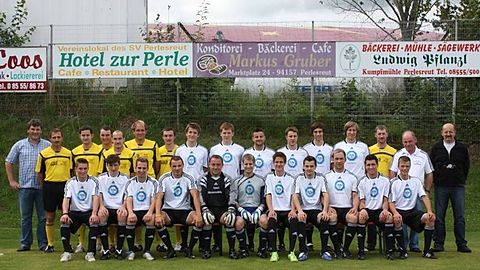 Spielerkader 1./2. Mannschaft - 2009/2010

hintere Reihe von links:

Abteilungsleiter Stefan Brandl, Trainer Reserve Christoph Andreas, Weishäupl Florian, Wilhelm Stefan, Ernst Michael, Woyke Daniel, Weishäupl Martin, Bachl Felix, Bachl Max, Georgiciuk Patrick, Seidl Benedikt, Okun Andreas, Slez Tomas, Stadler Gerhard, Mannschaftsbetreuer Mittendorfer Karl, Trainer 1. Mannschaft Pleintinger Karl

Vordere Reihe von links:

Putz Manuel, Brandl Christian, Peterhansl Stefan, Balousek Petr, Skibbe Dieter, Graf Christopher, Strahberger Matthias, Biebl Matthias, Sterr Jürgen, Lichtenauer Markus, Sterr Marco

Es fehlen: Kern Simon, Kozma Martin, Spitzenberger Andreas, Neumeier Manuel, Wirkert Johannes, Stern Alexander, Sarmann Konrad, Tauschek Max, Billinger Patrick