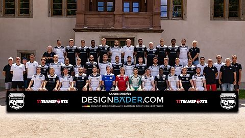 v.h.l. 3 reihe, Mehmet Demir, Heinz Wenzel, Igor Ivancioglu, Nahom Taye, Manuel Grauel, Alexander Wirsing, Sportlicher Leiter Markus Müller, Orkan Albayrak, Rene Lang, Artur Sejder, Mussie Simon, Cem Emre, Silke Ehmer 2reihe v.l. Karl-Heinz Eichhorn, Coach Zweite Sven "Paule" Ehrlich, Günter Magnon, Coach Erste Kai Lotz, Maurice Schneeweis, Silas Ehmer, Steffen Stadler, Domenico Perrone, Alessandro Adler, Tobias Bahr, Mustafa Mahfoud, Sezer Gören, Niclas Ott, Sacha Carlsson, Dustin Rüffer, Moritz Steiner, Niclas Koch, Coach Dritte Michael Kamella, Norbert Hahn, Schri Michael Tonecker, Manfred Magnon, Horst Schneeweis 1reihe sitzend v.l. Sergey Filioglo, Sergej Befus, Adrian Bothor, Hakan Türkmen, Arcangelo Perrone, Alexander Bischof, Nico Müller, Andreas Günther, Mikko Dworschak, Jonathan Kidus, Nikita Terechow, Louis Müller, Erwin Hofmann