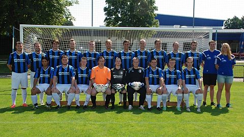 SSV Glött II 2015/2016: stehend von links; Marco Haber, Co-Trainer Stefan Grüner, Tobias Mielke, Fabian Buchfellner, Stephan Schmid, Benedikt Krist, Maximilian Krist, Severin Schuster, Vitus Hörmann, Sebastian Schuster, Betreuer Benedikt Saumweber, Betreuerin Rebekka Jakob; sitzend von links; Philipp Riedele, Thomas Schreitt, Maximilian Strak, Robert Nowak, Dennis Waidele, Marcel Reif, Martin Heinle, Sascha Petroschka, Benedikt Grüner; es fehlen; Manuel Wachter, Daniel Grimminger, Philipp Schuhmair, Simon Mayer, Tobias Rolle, Hermann Allmis