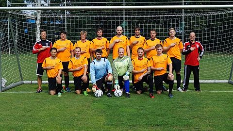 v.l.h.: Robert Glaser, Martin Hoyer, Daniel Friedrich, Patrick Geller, Dennis Sass, Christopher Wienicke, Patrick Hestermann, Jeremy Rudolph, Andre Hoffmann
v.l.u.: Abdekarim Tariq, Benjamin Gypser, David Below, Eric Tuschel, Martin Brunzel, David Geller