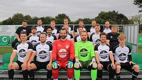 Hinten von links: Betreuer Marcel Hansen, Lucas Lünsche, Lukas Große-Wächter, Felix Heidemann, Maximilian Knufinke, Pascal Vinke und Trainer Kai Lohmann.
Mitte von links: Ilya Zolotykh, Göksu Keles, Julian Sudermann, Jonas Heitland, Kilian Flögel und Kay Kebe.
Vorne von links: Jan Niklas Pirog, David Lohöfener, Tim Fischer, Pascal Sirges, Finn Frankema und Liam Kaase.

Es fehlen: Zeki-Can Aki, Pascal Bredhorst, Georg Dicke-Wentrup, Dennis Kauffmann, Finn-Niklas Konsemüller, Ben Pape, Malte van den Bogaert, Andre Wendt und Jan Wielicka.
