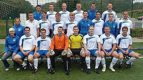 Hinten v.l.n.r:
Christopher Löffelbein, Felix Böhmer, Patrick Schmitt, Alexej Krieger, Thomas Schmidt, Vitali Krieger
Mitte v.l.n.r.:
Trainer Jens Petersen, 1. Vorsitzender Jürgen Schrewe, Oliver Richter, Marco Dörner, Fabian Mühlpfordt, Christian Weigandt, Matthias Ennenbach, Simion Matz, Jürgen Lindner
Vorne v.l.n.r.:
Betreuerin Steffi Kiehl, Marcel Remiger, Florian Müller, Kevin Frick, Fabian Ziehsow, Wolfgang Färfers, Viktor Blaschke, Tobias Pickardt