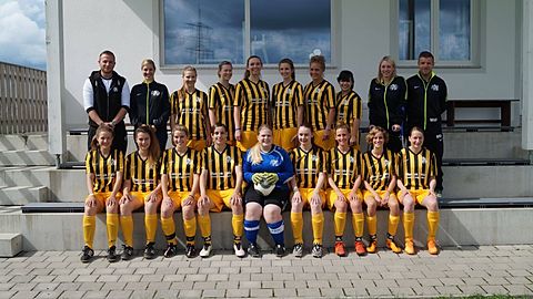 st.v.li.: Trainer Michael Oberpriller,Elisabeth Bauer,Lisa Rosenzweig,Veronika Holnburger,Sophia Bals,Lisa Kaiser,Franziska Widl,Francesca De Santana,Julia Lentner,Co-Trainer Matthias Wunderlich
si.v.li.: Anja Schwenzer, Franziska Gruber, Nicole Gartner, Marlene Hirsch, Maria Bauer,Katharina Appel,Claudia Zimmermann,Sabine Gartner,Antonia Lex