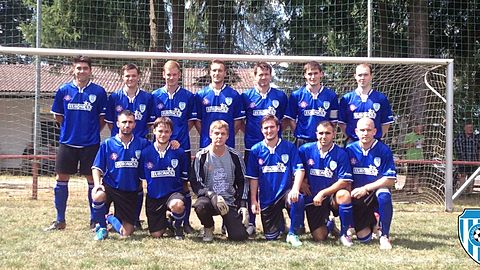 Mannschaftsbild zum ersten Heimspiel der Saison 2013/14 gegen den SV Seitzenhahn.