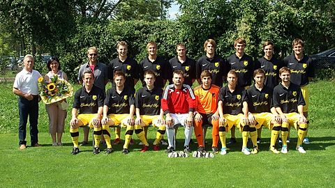 Mannschaftsfoto: Saison 2011/2012-
Herzlichen Dank nochmal an Familie Sigle. (Gasthof Sigle in Oberschellhart)