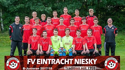hintere Reihe v.l.n.r.: Theodor Roschk, Liam Weinert, Jonas Paul, Erwin Dinse, Billy Zieschang, Florian Zieschang
mittlere Reihe v.l.n.r.: Sebastian Heyde (Trainer), Tim Heyde, Philipp Hänsch, Niklas Fiebig, Pascal Löper, Chris Schinke, Lukas Scharf, Ansgar Baza, Andreas Löper (Mannschaftsleiter)
vordere Reihe v.l.n.r.: Georg Naß, Carlo Knoblich, Jim Gerschwitz, Noah Heine, André Wauer, Sascha Görnitz
es fehlen: Klemens Hempel, Richard Klyk