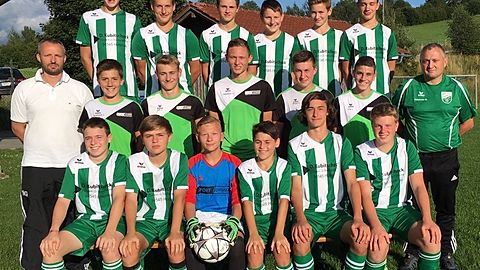 hinten v.l. Robin Wölfl, Lukas Rehberger, Josef Manzenberger, Johannes Küblböck, Christoph Einberger, Nico Zelzer
Mitte v.l. Trainer Stefan Gaisbauer, Jannik Seidl, Johannes Öttl, Jonas Gaisbauer, Hannes Bauer, Jonas Eibl, Co-Trainer Michael Gaisbauer
vorne v.l. Alexander Hofmann, Simon Ned, Nico Scheifele, Sebastian Drexler, Paul Hernitschek, Jonas Weber
es fehlen: David Ranzinger, Daniel Damasko