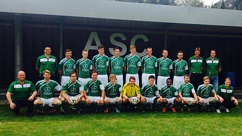 oben v.l.: Trainer Frank Westrink, Rene Scholten, Markus Veltmann, Simon Elbert, Mirco Jonkeren, Hannes Naber, Tim Roolfs, Jan Arends, Andre Dieker, Co- Trainer Günther Rakers, Torwarttrainer Hardy Grobbe
unten v.l.:Betreuer Gerrit Harmsen, Tim Averes, Oliver Winter, Jens Hendriks, Stefan Gysbers, Mike Scholten, Jannek Hölmann, Arthur Agblo, Jörn Hölmann, Christian Ekelhoff, Betreuer Daniel Altena