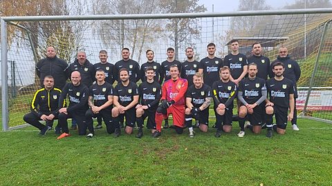 oberer Reihe von links: Co-Trainer Benny Fink, Trainer Dirk Bitomsky, Daniel Neumann, Alexander Lehberger, Johannes Neumann, Nico Bitomsky, Maximilian Schmidt, Johannes Schmidt, Lennard Rakic. Lukas Ebel und Torwart-Trainer Stephan Schmidt. 
untere Reihe von links: René Kleinmann, Patrick Dewald, Lukas Dörbecker, Hendrik Schmidt, Marius Weckesser, Fabian Klahold, Dario Kleisner, Maximilian Czubayko, Andres Müller und Maxime Ebinger