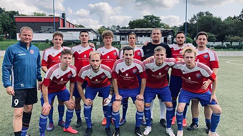 oben von links nach rechts: Tilo G., Tayfun S., Leon Z., Niklas S., Lorenz O., Dominik W., Lukas D., Artur K.
unten von links nach rechts: Florian G., Mike S., Timo E., Alexander G., Anton S.