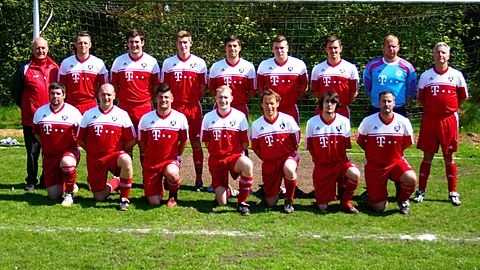 hintere Reihe v. L.: Betreuer Günther Meyer,Ronny Domschke,Marius Bammann,Dirk Somplatzki,Andre Denkamp,Christopher Viebrock,Eike Götsche,Timo Holtmann,Fred Clevering
vordere Reihe v. L.: Kevin Schröter,Christian Glaser,Denny Woerdenbach,Pierre Rebhan,Martin Dittmer,Bastian Große,Stefan Nix.
Es fehlen : Hein Gerdes,Shawn Meinke,Karsten Meyer,Norbert Wendelken,Steven Wendt,Christian Gerdes und Paolo Klose.