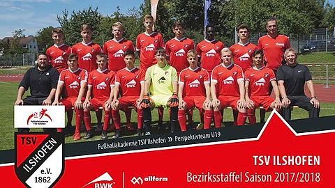 Hintere Reihe von links: Moritz Lindner, Jonas Shtark, Nils Zeitler, Cedrik Krämer, Mario Gehring, Doudou Faye, Tobias Hornung, Co-Trainer Stefan Maurer
Vordere Reihe von links: Trainer Dennis Schmieg, Claudio Gahm, Lars Retzbach, Nico Maurer, Florian Laukert, Jona Brumm, Lukas Uhlig, Patrick Lucic, Co-Trainer Ingo Schmieg
Es fehlen: Dominik Hamann, Tom Schwarz, Niko Valjak, Raphael Mönch, Björn König, Dennis Sandor, Luca Stephan