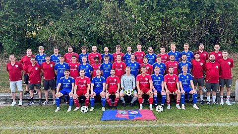 Obere Reihe von Links: Patrick Blust (Vorstand), Noah Adler, David Böcherer, Simon Leimenstoll, Luke Bühler, Julian Hauber, Jochen Zimmermann, Fabio Reinbold, Jonas Schneider, Niklas Schneider, Roman Reinbold, Robin Reinbold (Spielertrainer), Nico Gerber, Marlo Reinbold, Patrik Meier (Trainer), Manuel Herr (Trainer)
Mittlere Reihe von Links: Bernd Kern (Vorstand), Frank Seiter (Betreuer), Alexander Reinbold (Spielausschuss), Finn Herr, Jonas Kern, Hendrik Paluda, Devanandan Ravindran, Lars Bühler, Noah Kern, Marcel Holzer, Luis Hertenstein, Hannes Kölblin, Tobias Kury (Spielertrainer), Julian Meixner, Phillip Seeger (Torwarttrainer), Benny Ziser (Betreuer), Michael Mack (Vorstand)
Untere Reihe von Links: Linus Engler, Finn Mäder, Daniel Herkert, Leon Herr, Marco Herr (Spielertrainer), Jannik Albrecht, Maurice Bürkin, Luca Hertenstein, Marian Haas