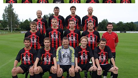 Oben eingeblendet: Patrik Juras, Andreas Killermann, Ben Loibl, Ondrej Chrz, Daniel Schießl, Miroslav Manowetz, Markus Pfannenstein, Benedikt Christoph 
Oben von links: Trainer Bernd Mehltretter, Georg Gruschka, Alexander Zimmerling, Matthias Rösch
Mitte von links: Josef Hirsch, Stefan Beer, Bernd Zimmermann, Jürgen Meixensperger, Co-Trainer Florian Breu
Vorne von links: Johannes Kunert, Manuel Schneider, Abteilungsleiter Gerhard Hofmann, Stefan Frech, Sven Loewe
